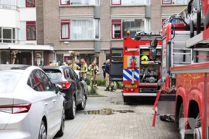 Bewoner uit brandend huis gehaald, veel schade
