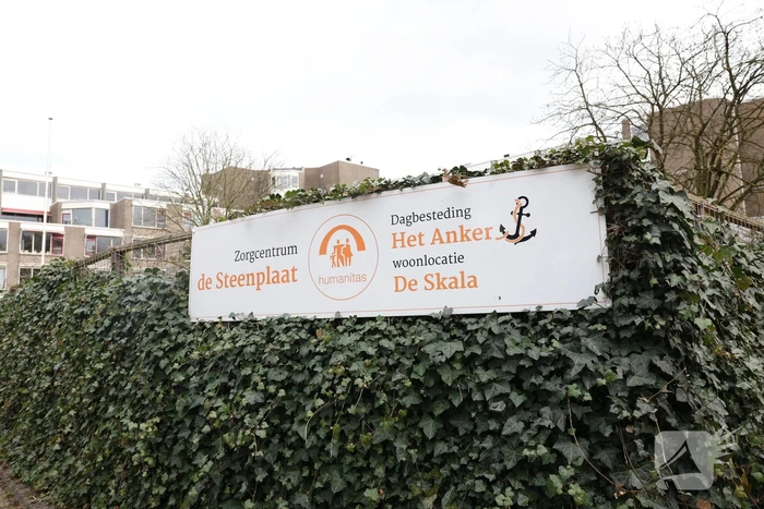 Bewoner uit brandend huis gehaald, veel schade