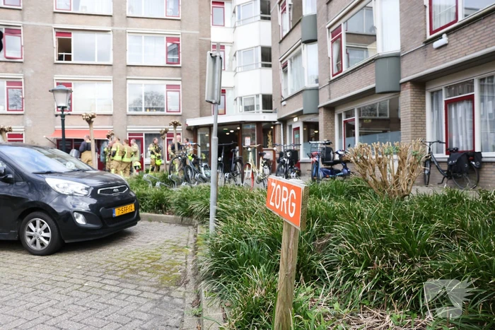 Bewoner uit brandend huis gehaald, veel schade