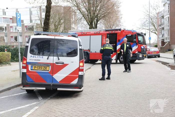 Bewoner uit brandend huis gehaald, veel schade