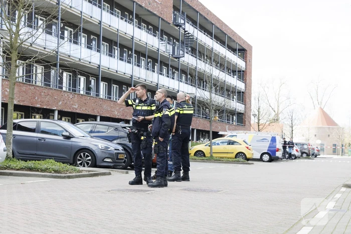 Zwaargewonde na steekpartij bij flat