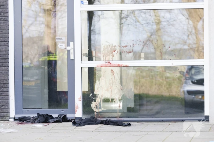 Zwaargewonde na steekpartij bij flat