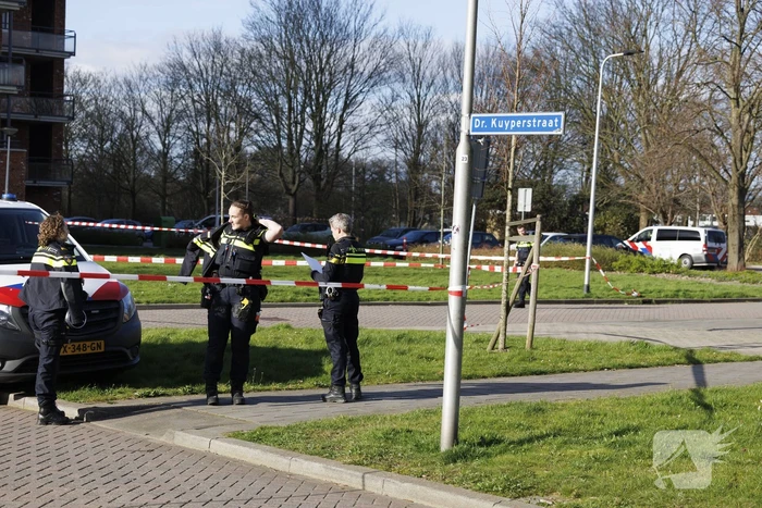 Zwaargewonde na steekpartij bij flat