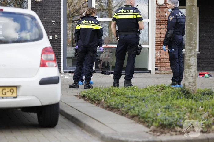 Zwaargewonde na steekpartij bij flat