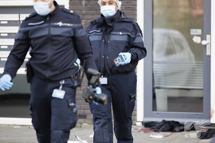 Zwaargewonde na steekpartij bij flat