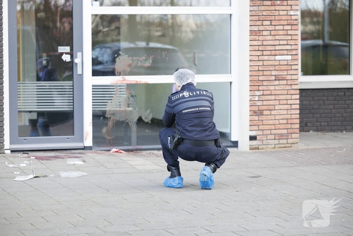 Zwaargewonde na steekpartij bij flat