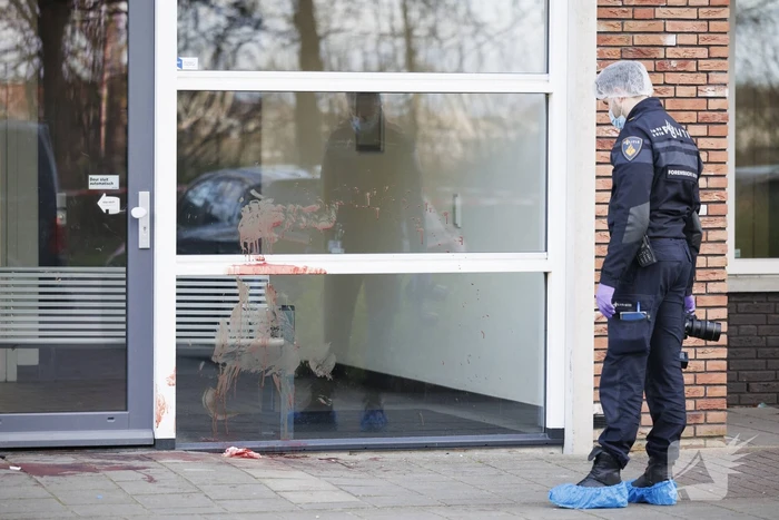 Zwaargewonde na steekpartij bij flat