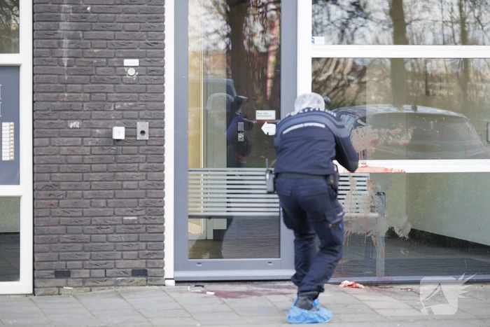 Zwaargewonde na steekpartij bij flat