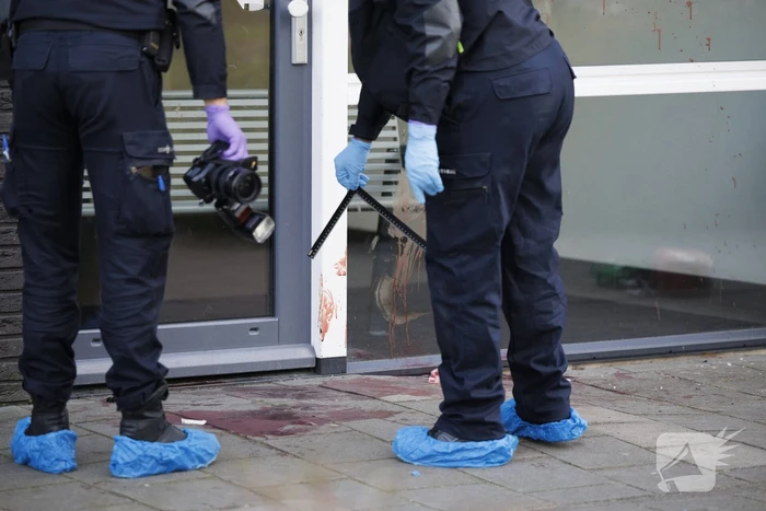 Zwaargewonde na steekpartij bij flat