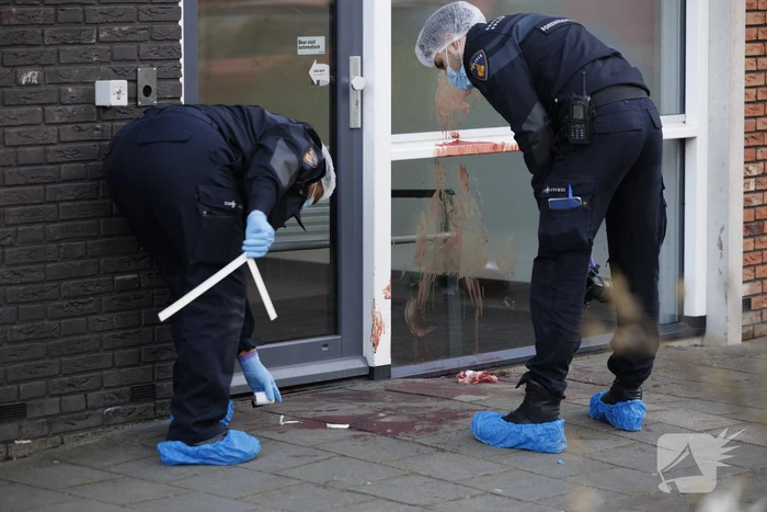 Zwaargewonde na steekpartij bij flat