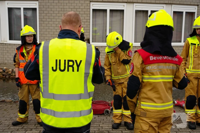 Brandweerlieden van de toekomst houden wedstrijd