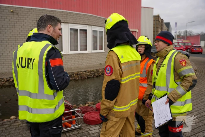 Brandweerlieden van de toekomst houden wedstrijd