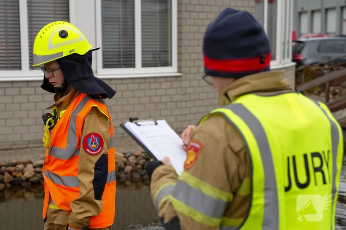 Brandweerlieden van de toekomst houden wedstrijd