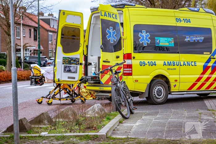 Fietser gewond bij botsing met auto