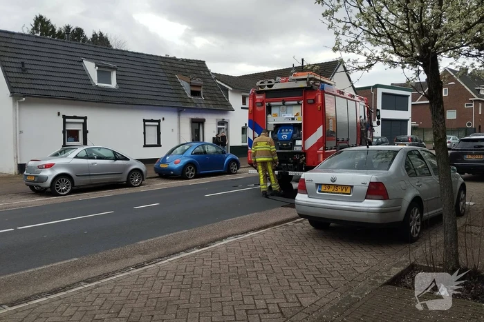 Brand in geparkeerde auto geblust