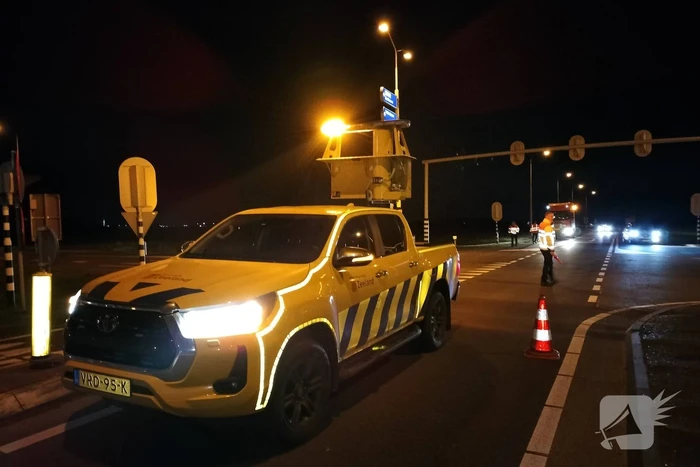 Uitslaande brand in loods, Zeelandbrug afgesloten vanwege rookontwikkeling