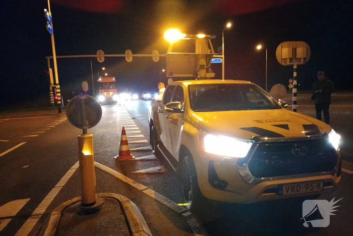 Uitslaande brand in loods, Zeelandbrug afgesloten vanwege rookontwikkeling