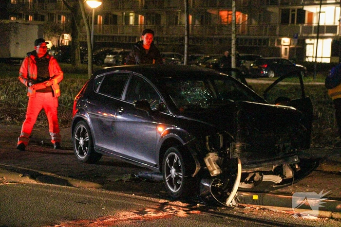 Auto zwaar beschadigd bij eenzijdig ongeval
