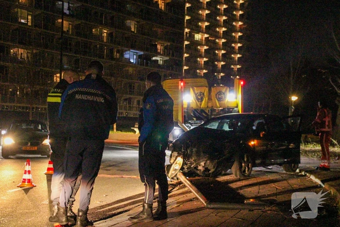 Auto zwaar beschadigd bij eenzijdig ongeval