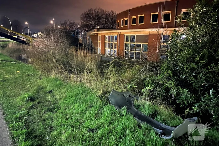 Aanhouding en ravage nadat auto crasht