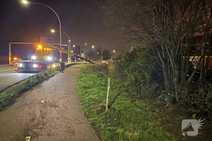 Aanhouding en ravage nadat auto crasht