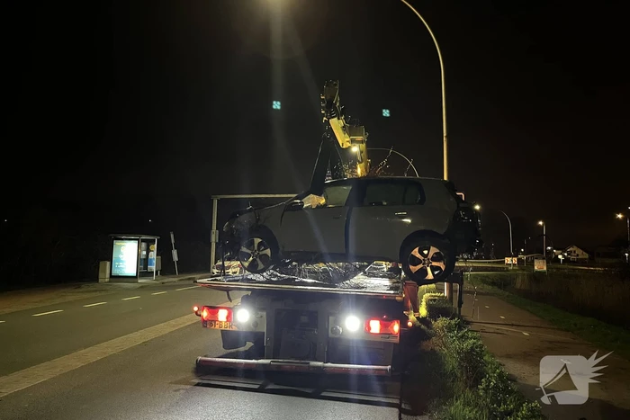 Aanhouding en ravage nadat auto crasht