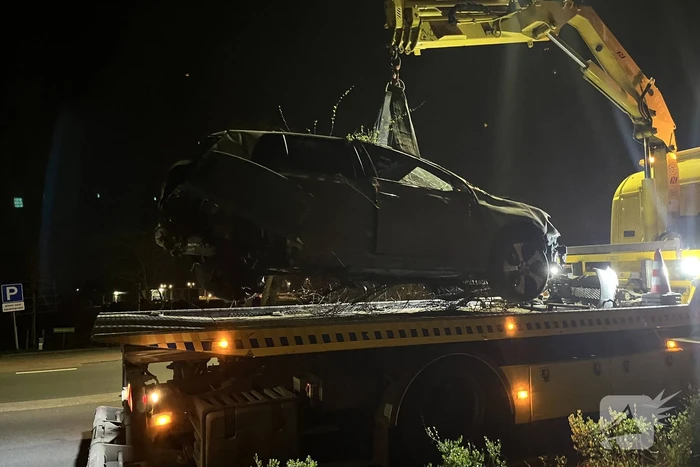 Aanhouding en ravage nadat auto crasht