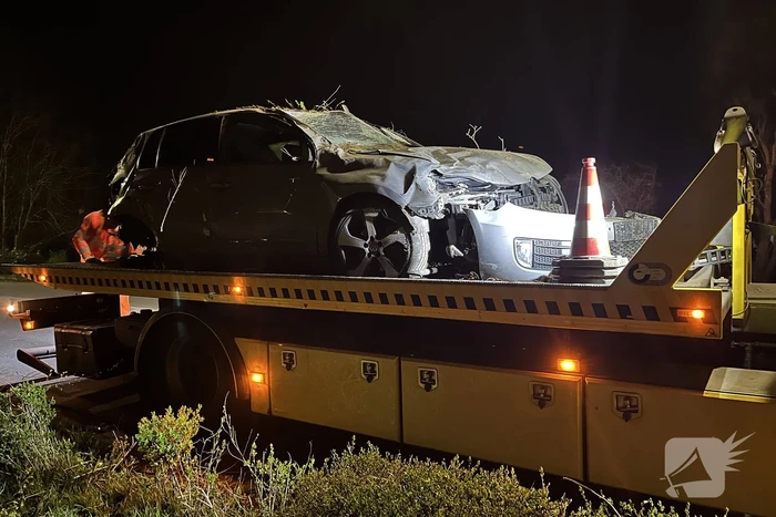 Aanhouding en ravage nadat auto crasht