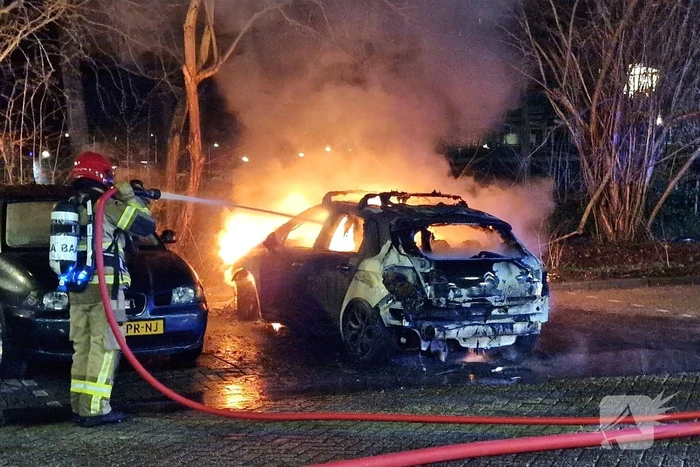 Personenauto verwoest door brand