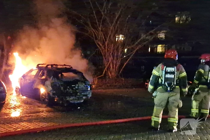 Personenauto verwoest door brand