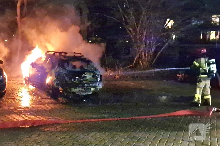 Personenauto verwoest door brand