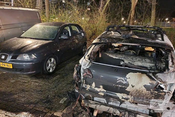 Personenauto verwoest door brand