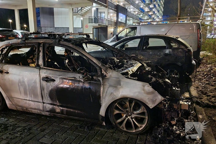Personenauto verwoest door brand