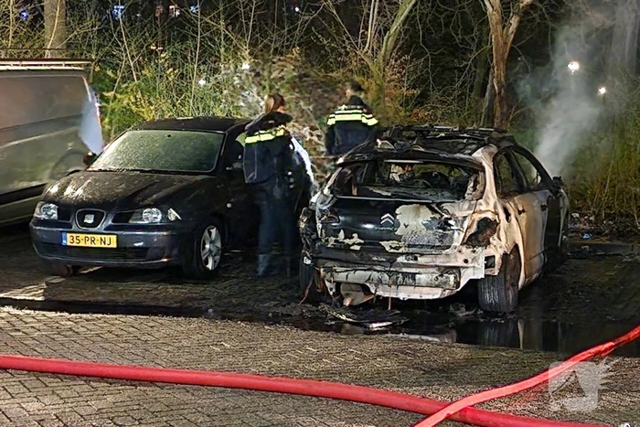 Personenauto verwoest door brand