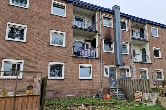 Bewoner naar het ziekenhuis na brand