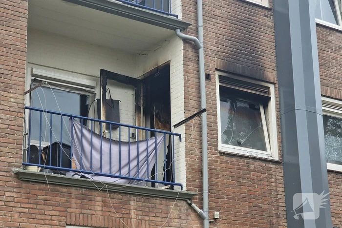 Bewoner naar het ziekenhuis na brand