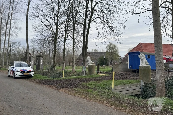 Brandweer blust brandende schoorsteen