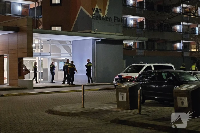 Massale politie-inzet bij conflict Van Eekelenflat