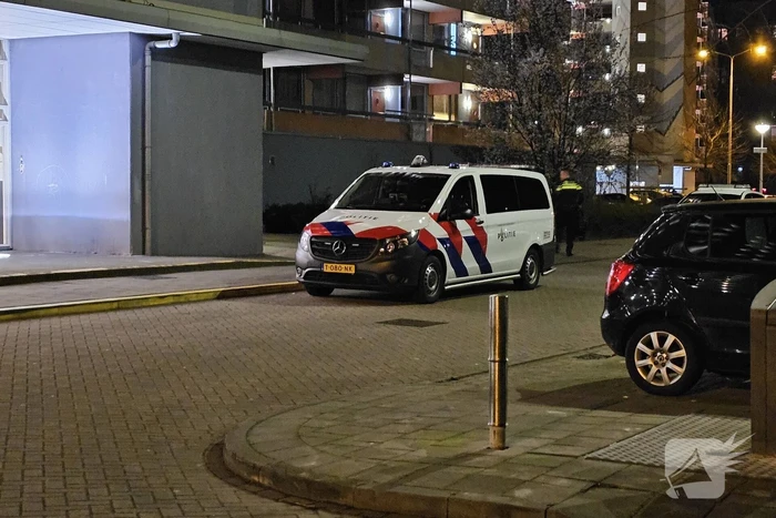 Massale politie-inzet bij conflict Van Eekelenflat