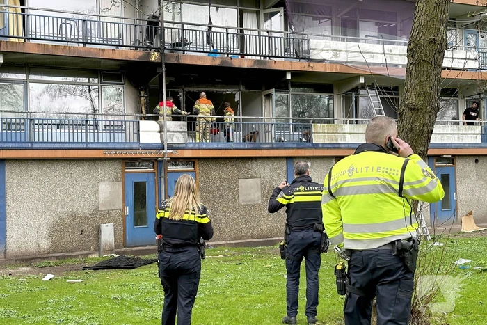Brand uitgebroken na explosie in woning in Amsterdam Zuidoost