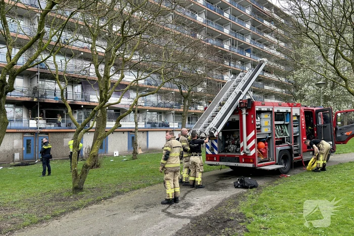 Brand uitgebroken na explosie in woning in Amsterdam Zuidoost