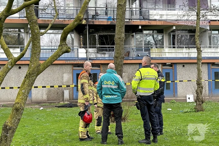 Brand uitgebroken na explosie in woning in Amsterdam Zuidoost
