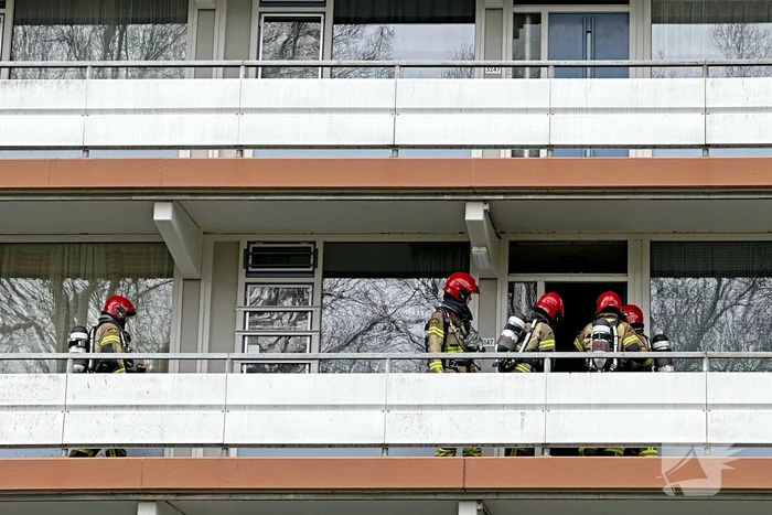 Brand uitgebroken na explosie in woning in Amsterdam Zuidoost
