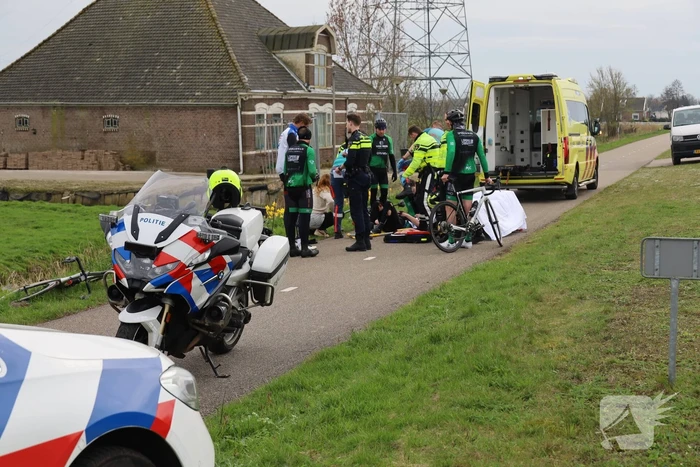 Wielrenner ernstig gewond na val