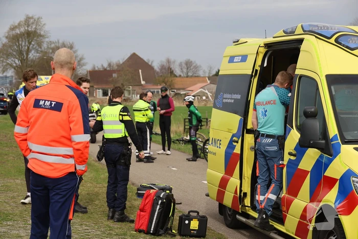 Wielrenner ernstig gewond na val