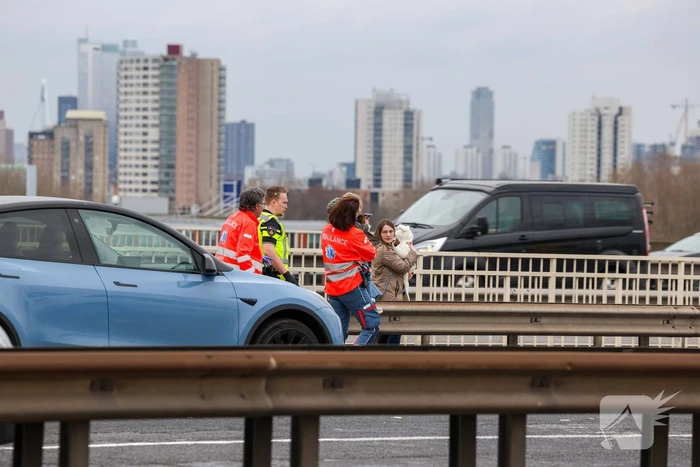 Kop-staart aanrijding op de Van Brienenoordbrug