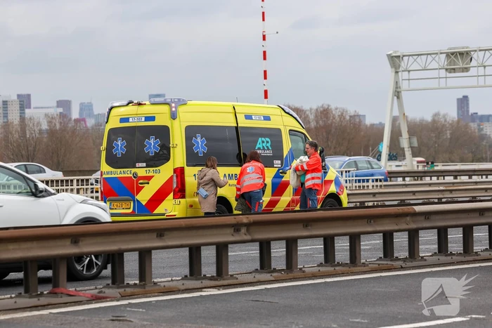 Kop-staart aanrijding op de Van Brienenoordbrug