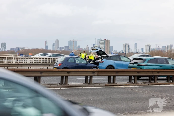 Kop-staart aanrijding op de Van Brienenoordbrug
