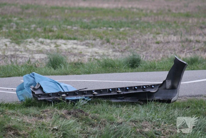 Auto belandt op op zijn kop na aanrijding