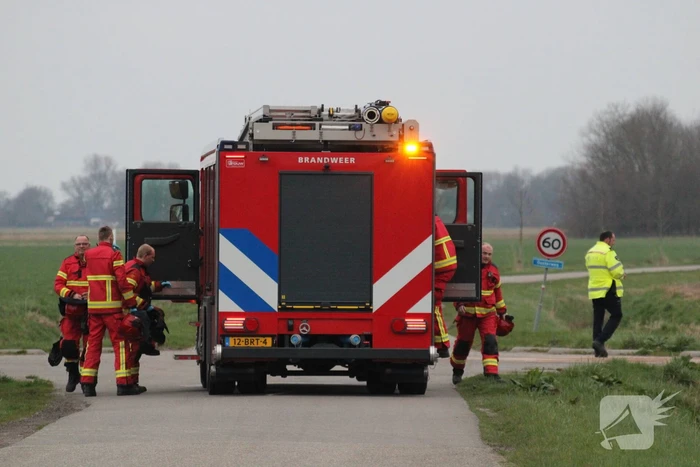 Auto belandt op op zijn kop na aanrijding